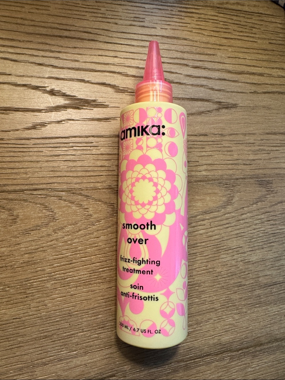 NWOT amika Smooth Over Frizz-Fighting Treatment